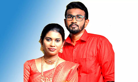 மணமக்கள் கார்த்திகேயன்-தாரணி.