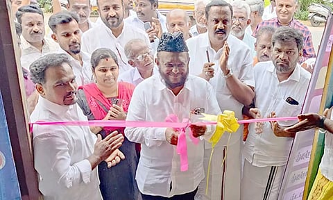 ஜவாஹிருல்லா எம்.எல்.ஏ. இ-சேவை மையத்தை திறந்து வைத்தார்.