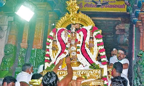 சிக்கல் சிங்காரவேலவர் கோவிலில் நடக்கும் கந்த சஷ்டி விழா தேரோட்டம்