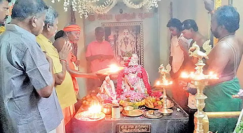 குருபூஜை நடந்தபோது எடுத்த படம்.