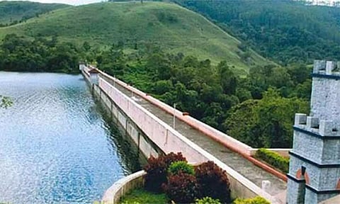 மழை இல்லாததால் முல்லை பெரியாறு அணை நீர்மட்டம் சரிவு