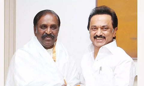 வைரமுத்துவிற்கு நேரில் வாழ்த்து தெரிவித்த மு.க.ஸ்டாலின்