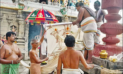 வேதாரண்யேஸ்வரர் கோவிலில் ஆடிப்பூர விழா கொடியேற்றத்துடன் தொடங்கியது