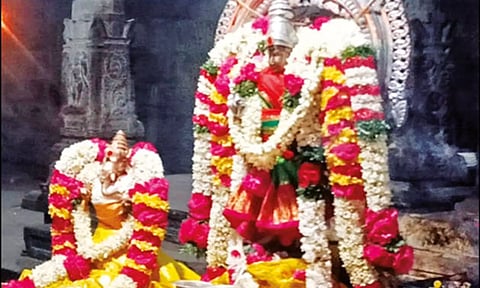 திருவாடானை சினேகவல்லி அம்மன் கோவில் ஆடிப்பூர திருவிழா கொடியேற்றம்