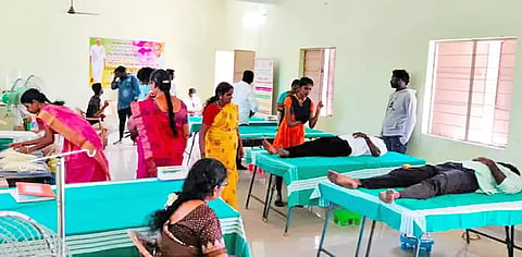 ரத்ததான முகாம் நடந்தபோது எடுத்த படம்.