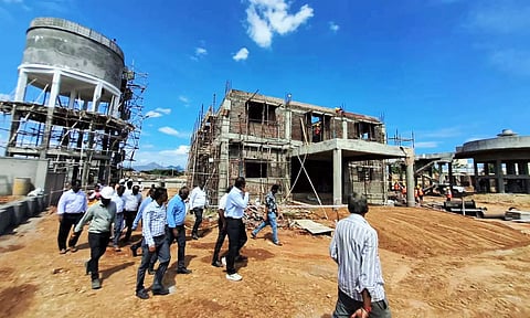 வைகை அணை தலைமை நீரேற்று நிலையம் குடிநீர் சுத்திகரிப்பு நிலையத்தில் முதன்மை செயலாளர் கார்த்திகேயன் ஆய்வு மேற்கொண்டார்.