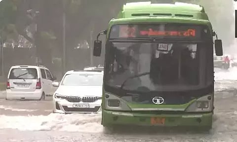 டெல்லி கனமழை - யமுனை நதியை ஒட்டிய பகுதிகளிலுள்ள பள்ளிகள் ஜூலை 18 வரை விடுமுறை