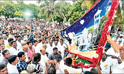 கொடியேற்றம் நடந்த போது எடுத்த படம்.