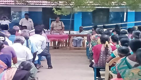 ஆனங்கூரில் காவல்துறை சார்பில் விழிப்புணர்வு கூட்டம் நடைபெற்றபோது எடுத்த படம்.&nbsp;