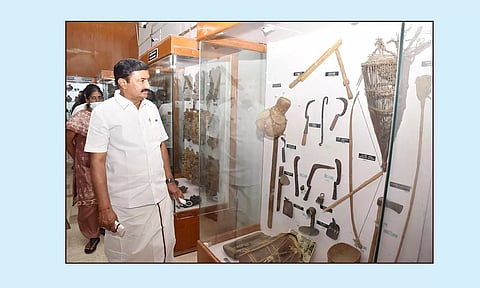 புனரமைப்பு பணிகளை அமைச்சர் வெள்ளக்கோவில் சாமிநாதன் பார்வையிட்டார்.