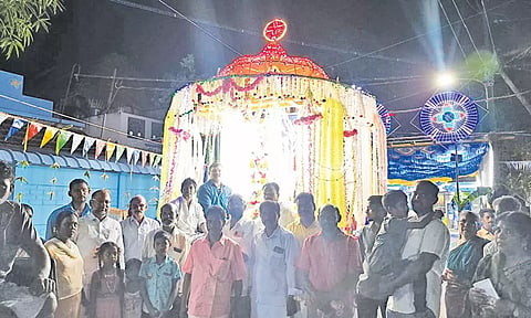 புனித பெரியநாயகி அன்னை ஆலயத்தில் தேர்பவனி நடந்தது.
