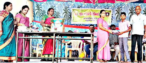 வாடிப்பட்டி அரசு ஆண்கள் மேல்நிலைப் பள்ளியில் கல்வி வளர்ச்சி நாள் நடந்தது.