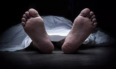 வாய்க்காலுக்குள் தவறி விழுந்து கூலி தொழிலாளி பலி