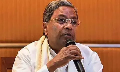 குடும்ப தலைவிகளுக்கு மாதம் ரூ.2000 - புதிய திட்டத்தை தொடங்கி வைத்தார் சித்தராமையா
