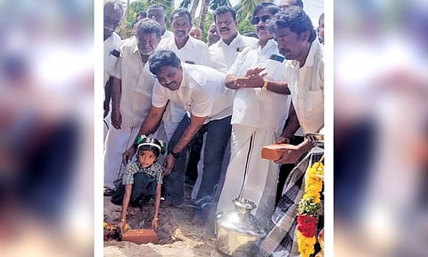 கல்லிடைக்குறிச்சி அருகே ஊராட்சி ஒன்றிய தொடக்க பள்ளியில்  ரூ.30 லட்சத்தில் புதிய கட்டிடம்