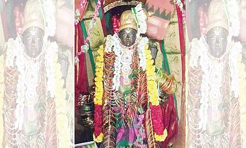 சிறப்பு வளையல் அலங்காரத்தில் அருள்பாலித்த ஆண்டாள் நாச்சியார்.
