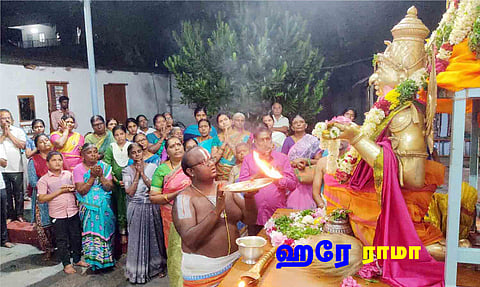 பக்தர்கள் ஸ்ரீ கோதாநாயகி ஆண்டாள்- ரங்கமன்னார்&nbsp; கருட வாகனத்தில் பக்தர்கள் சேவித்த காட்சி.