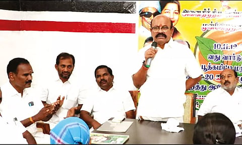 கூட்டத்தில் பொள்ளாச்சி ஜெயராமன் எம்.எல்.ஏ. பேசிய போது எடுத்த படம்.