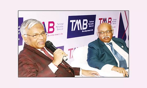 தூத்துக்குடியில் தமிழ்நாடு மெர்க்கன்டைல் வங்கியின் நிர்வாக இயக்குனர் எஸ்.கிருஷ்ணன் பேட்டி அளித்தபோது எடுத்த படம். அருகில் தலைமை நிதி அலுவலர் பி.ஏ.கிருஷ்ணன் உள்ளார்.