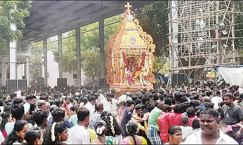 தேர்பவனி நடந்தபோது எடுத்தபடம்.