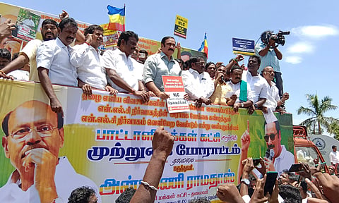 2-வது சுரங்க விரிவாக்கத்துக்கு எதிர்ப்பு: என்.எல்.சி.யை பா.ம.க.  முற்றுகையிட்டு போராட்டம்
