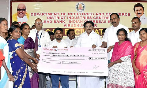 தொழில் முனைவோர்களுக்கு கடனுதவி வழங்கல்
