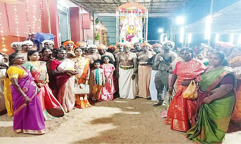 7-ம் திருவிழாவான நேற்று அய்யா வைகுண்டர் கருட வாகனத்தில் பவனி வந்த போது எடுத்த படம்.&nbsp;