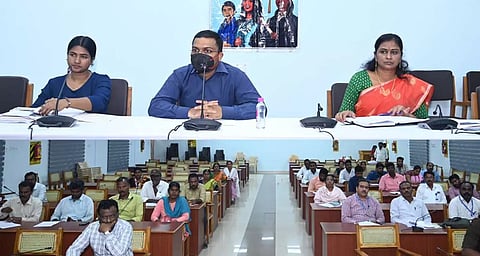 &nbsp;கள்ளக்குறிச்சி மாவட்ட கலெக்டர் அலுவலகத்தில் மாவட்ட கலெக்டர் ஷ்ரவன் குமார் தலைமையில் புதுமைப்பெண் திட்டம் குறித்து ஆலோசனை கூட்டம் நடைபெற்றது.
