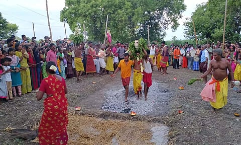 திட்டக்குடி அருகே மாரியம்மன் கோவிலில் தீமிதி திருவிழா&nbsp;