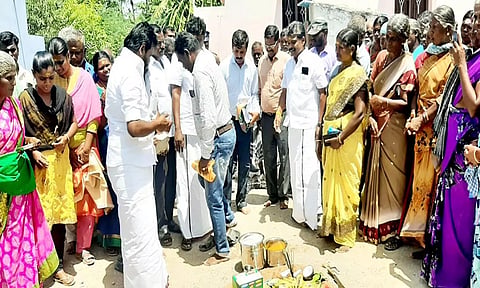 கலப்பைபட்டி கிராமத்தில் பேவர் பிளாக் சாலை அமைக்கும் பணிகளை சண்முகையா  எம்.எல்.ஏ., யூனியன் சேர்மன் ரமேஷ் ஆகியோர் தொடங்கி வைத்த காட்சி.
