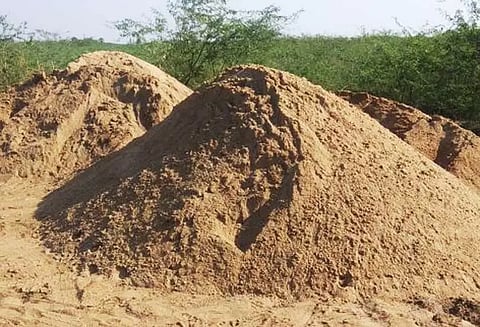மணல் திருட்டுக்கு பயன்படுத்திய லோடு ஆட்டோ பறிமுதல்