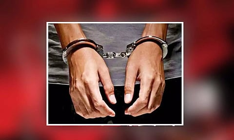 கடையநல்லூர் அருகே நாட்டுக்கோழிகளை திருடி விற்ற 2 வாலிபர்கள் கைது