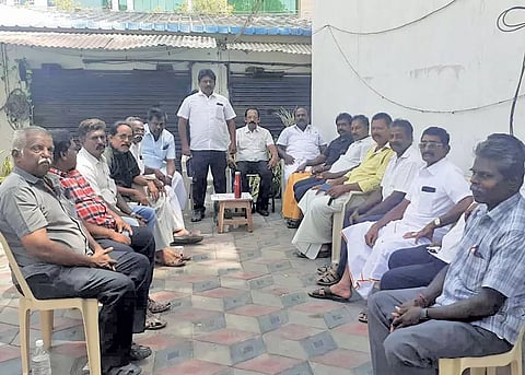 கூட்டத்தில்  மாவட்ட செயலாளர் மாலைசூடி அற்புதராஜ் மற்றும் பலர் கலந்து கொண்டனர்.
