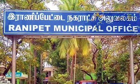 நகராட்சி கூட்டத்தில் முதல்-அமைச்சருக்கு நன்றி தெரிவித்து தீர்மானம்