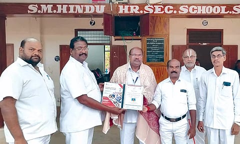 தேசிய விருது பெற்ற சீர்காழி உடற்கல்வி இயக்குனருக்கு பாராட்டு.
