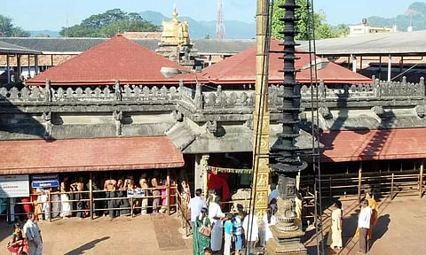 வெற்றிதரும்  கொல்லூர் மூகாம்பிகை