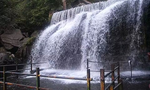 சுருளி அருவி (கோப்பு படம்)
