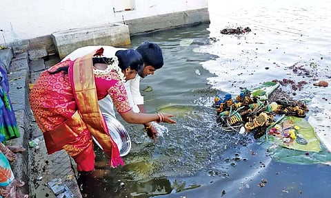 டெல்டா மாவட்ட காவிரி கரைகளில் ஆடிப்பெருக்கு விழா கோலாகலம்