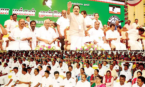 அ.ம.மு.க. பொதுச்செயலாளராக டி.டி.வி.தினகரன் மீண்டும் தேர்வு- பொதுக்குழுவில் தீர்மானம்