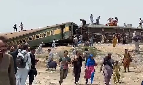 பாகிஸ்தானில் ரெயில் தடம் புரண்டு விபத்து: 22 பேர் பலி- 80க்கும் மேற்பட்டோர் படுகாயம்