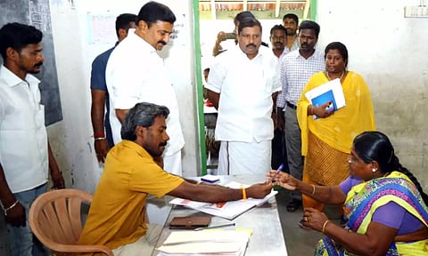 அமைச்சர் மு .பெ.சாமிநாதன்  ஆய்வு செய்த காட்சி.&nbsp;