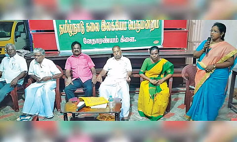 கலை இலக்கிய நிகழ்ச்சி நடந்தது.
