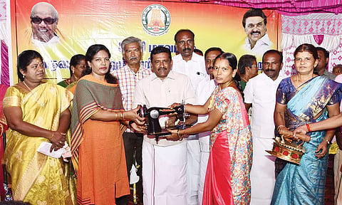 முகாமில் பயனாளிகளுக்கு கலெக்டர் ஷஜீவனா நலத்திட்ட உதவிகளை வழங்கினார்.