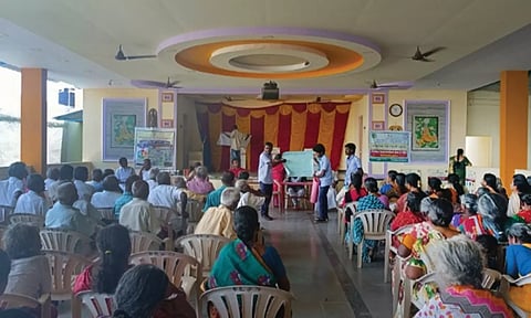 விளக்க கூட்டத்தில் கலந்து கொண்டவர்கள்.