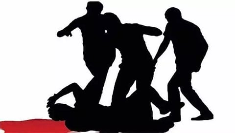 கடனை திருப்பி கேட்ட கணவன்-மனைவிக்கு அடி-உதை