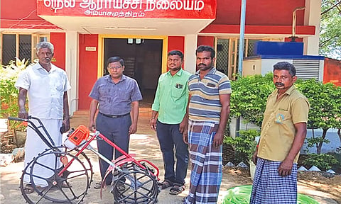 விவசாயிகளுக்கு மானியத்தில் களை எடுக்கும் எந்திரங்கள் வழங்கல்
