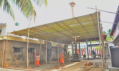 நாகராஜா கோவிலில் பந்தல் அமைக்கும் பணி தீவிரம்