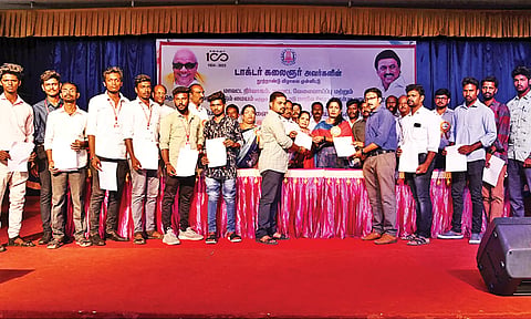 முகாமில் தேர்வு செய்யப்பட்டவர்களுக்கு பணிநியமன ஆணைகளை கலெக்டர் ஷஜீவனா வழங்கினார்.