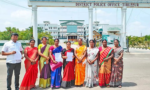 மனு கொடுக்க வந்தவர்களை படத்தில் காணலாம்.&nbsp;