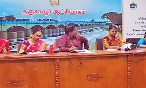 தஞ்சை கலெக்டர் அலுவலகத்தில் மின்னணு தேசிய வேளாண் சந்தை குறித்து பயிற்சி முகாம் நடந்தது.